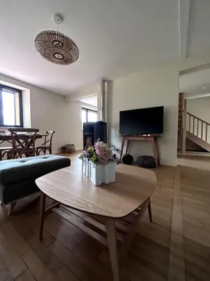 Télévision ou salle de divertissement dans l'établissement Gîte Bois Tordu - 3 chambres - proche Bourganeuf