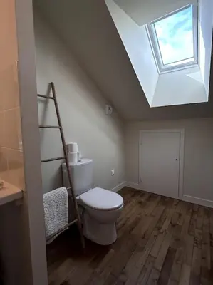 Salle de bains dans l'établissement Gîte Bois Tordu - 3 chambres - proche Bourganeuf