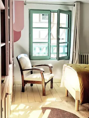 Coin salon dans l'établissement Maison d'hôte Les Allois