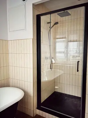 Salle de bains dans l'établissement Maison d'hôte Les Allois