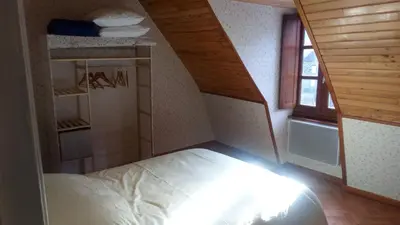 Un ou plusieurs lits dans un hébergement de l'établissement la maisonnette