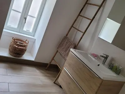 Salle de bains dans l'établissement Les terrasses de Dordogne