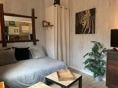 Un ou plusieurs lits dans un hébergement de l'établissement les tuilieres
