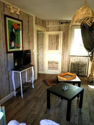 Télévision ou salle de divertissement dans l'établissement les tuilieres