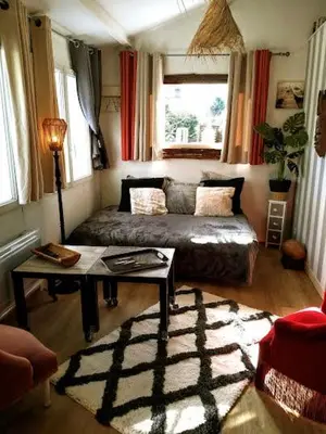 Un ou plusieurs lits dans un hébergement de l'établissement les tuilieres