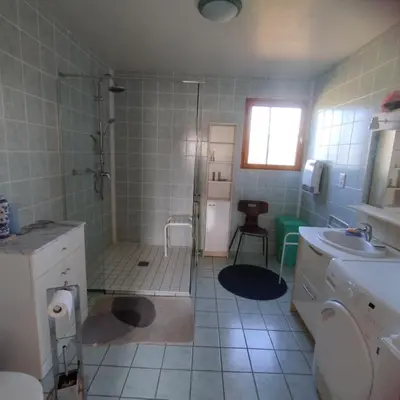 Salle de bains dans l'établissement Chalet Les Adrets du Sancy