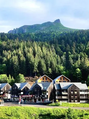 Vue générale sur la montagne ou vue sur la montagne depuis l'appartement