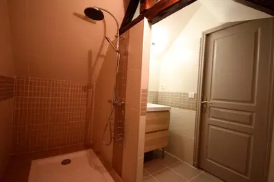 Salle de bains dans l'établissement Maison de charme près du Lac du Causse - 5 pers