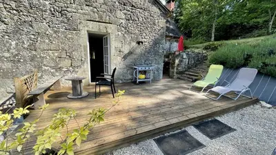 Jardin de l'établissement Maison de charme près du Lac du Causse - 5 pers