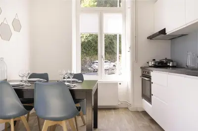 Cuisine ou kitchenette dans l'établissement Villa Pax 1 et 2 La Bourboule