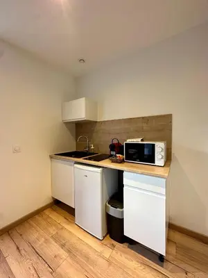 Cuisine ou kitchenette dans l'établissement Limoges Sud-LesCinqSuites Le Saint Laurent-DABNB