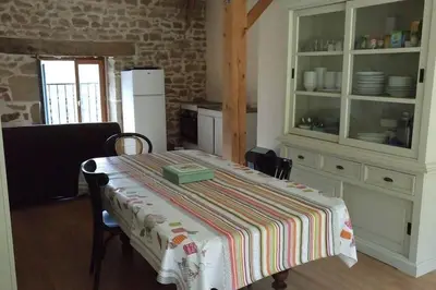 Cuisine ou kitchenette dans l'établissement gîte le Ranch de Vassiviére