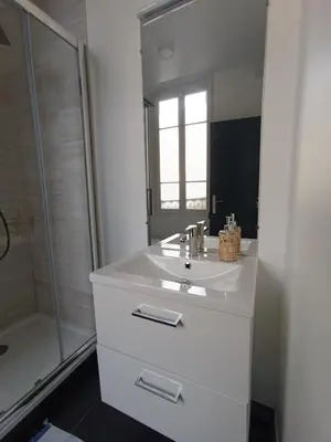 Salle de bains dans l'établissement Résidence Les Bénédictins