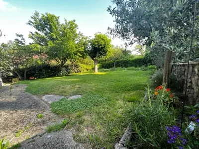 Jardin de l'établissement L'Oustal de l'Olivier