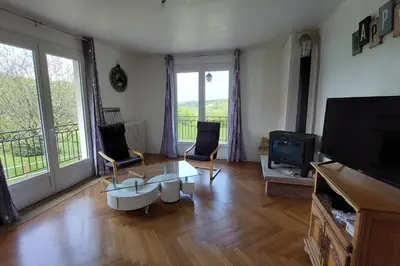 Télévision ou salle de divertissement dans l'établissement La Maison des 3 Bouleaux