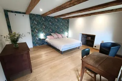 Un ou plusieurs lits dans un hébergement de l'établissement Gîte pour 9 personnes avec jardin à proximité du Puy Mary