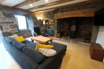 Coin salon dans l'établissement Gîte pour 9 personnes avec jardin à proximité du Puy Mary