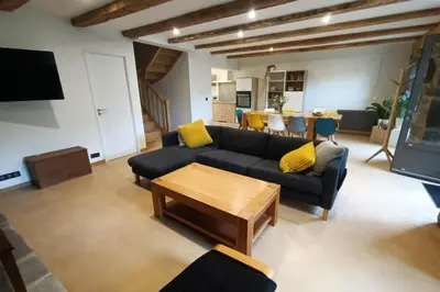 Cuisine ou kitchenette dans l'établissement Gîte pour 9 personnes avec jardin à proximité du Puy Mary