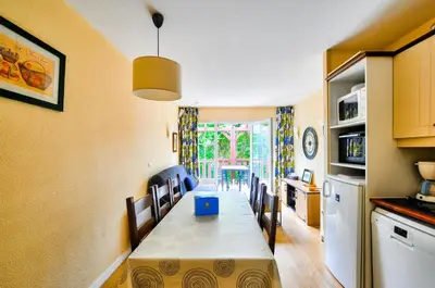 Cuisine ou kitchenette dans l'établissement Résidence Les Belles Rives - maeva Home - Appartement 2 pièces 6 personnes - Sélection MAE-2484