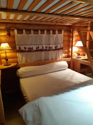 Un ou plusieurs lits dans un hébergement de l'établissement Appartement les Coquelicots Super Besse