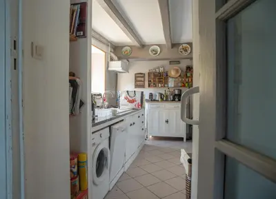 Cuisine ou kitchenette dans l'établissement Maison familiale du pont Millénaire