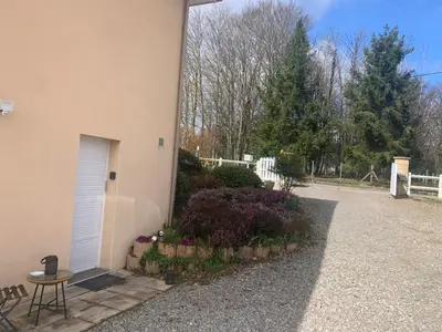 Jardin de l'établissement UNE AGREABLE CHAMBRE INDEPENDANTE