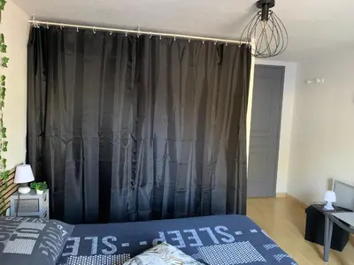 Un ou plusieurs lits dans un hébergement de l'établissement UNE AGREABLE CHAMBRE INDEPENDANTE