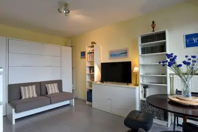 Télévision ou salle de divertissement dans l'établissement STUDiO LUXUEUX AVEC VUE SUR CORREZE