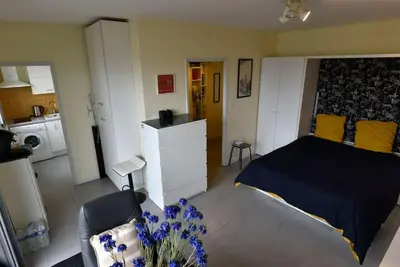 Cuisine ou kitchenette dans l'établissement STUDiO LUXUEUX AVEC VUE SUR CORREZE