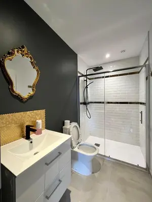 Salle de bains dans l'établissement LesCinqSuites / Le Chivas - DABNB
