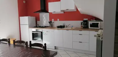 Cuisine ou kitchenette dans l'établissement Maison au cœur du Sancy