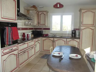 Cuisine ou kitchenette dans l'établissement maison plein pied sur grand terrain VIELLE