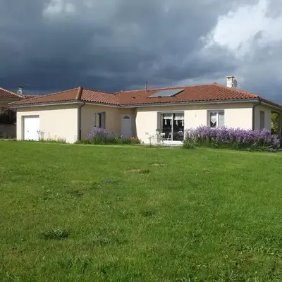 maison plein pied sur grand terrain VIELLE