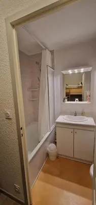 Salle de bains dans l'établissement Studio Super-Besse - 4 personnes