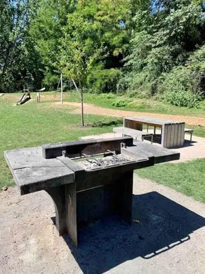 Jardin de l'établissement Studio 3 - Cinéma Sport Parking - DABNB