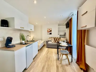 Cuisine ou kitchenette dans l'établissement Studio 3 - Cinéma Sport Parking - DABNB