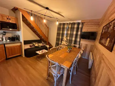 Cuisine ou kitchenette dans l'établissement T3 duplex Super Besse, parking, piscine, wifi