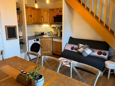 Cuisine ou kitchenette dans l'établissement T3 duplex Super Besse, parking, piscine, wifi