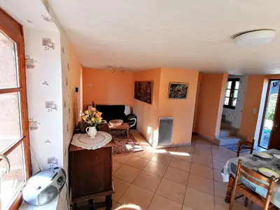 Coin salon dans l'établissement Gîte de la Brande