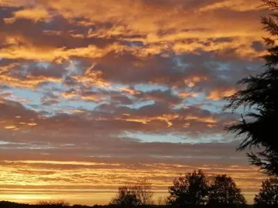Lever ou coucher de soleil vu de la maison de vacances ou à proximité