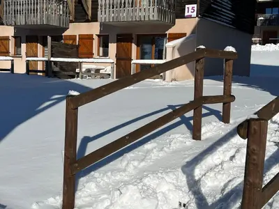L'établissement Super Besse chez Sophie 2ch, séjour, wifi, 2tv, rdc, terrasse, parc, piscine, pkg en hiver