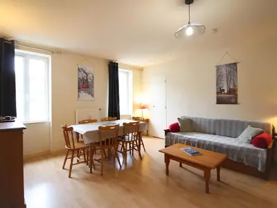 Coin salon dans l'établissement Appartement T2 bis à La Bourboule, animaux admis, parking, Wifi - FR-1-608-254