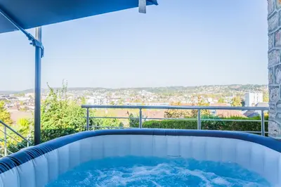 Piscine de l'établissement Les chevrefeuilles Appartement en residence ou située à proximité
