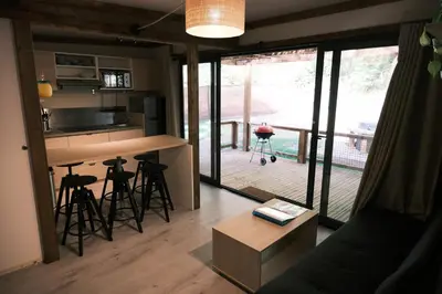 Cuisine ou kitchenette dans l'établissement Lodge avec SPA privatif - Foret et Lac