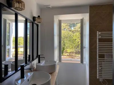 Salle de bains dans l'établissement Le gîte de l’horloge