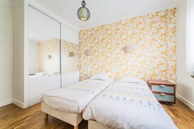 Un ou plusieurs lits dans un hébergement de l'établissement Les Rosiers - Maison avec JACUZZI