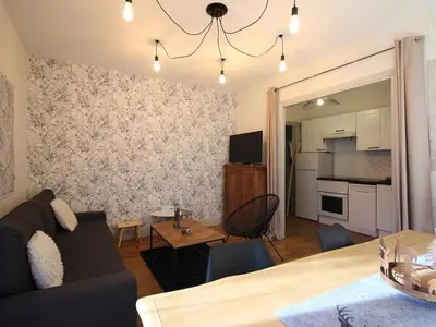 Cuisine ou kitchenette dans l'établissement Appartement 8 pers, centre Mont-Dore, WIFI - FR-1-608-256