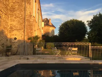 Piscine de l'établissement CHATEAU DE SAINTE ORSE ou située à proximité