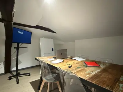 Télévision ou salle de divertissement dans l'établissement Studio 5 - Cinéma Sport Parking - DABNB