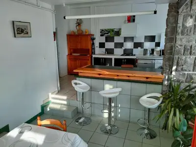 Cuisine ou kitchenette dans l'établissement Appart la Percep